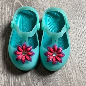 Girls blue crocs